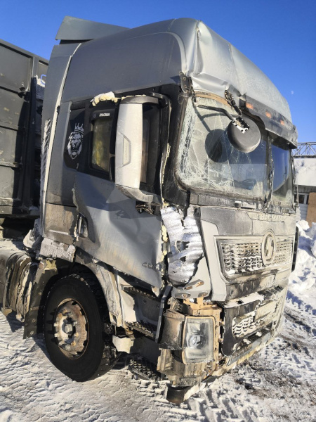 Shacman (Shaanxi) SX 6x4 Седельный тягач SX42584V324 — Б/У, 2023 г.