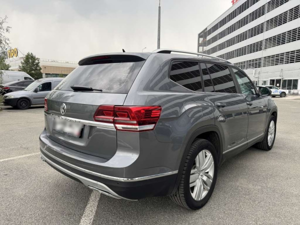 VOLKSWAGEN Status R4 2.0 TSI 220hp 8AT 4Motion — Б/У, 2018 г.