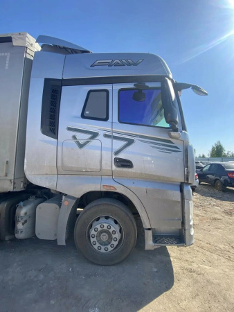 FAW J7 4x2 Седельный тягач CA4180P77K25E5 — Б/У, 2023 г.