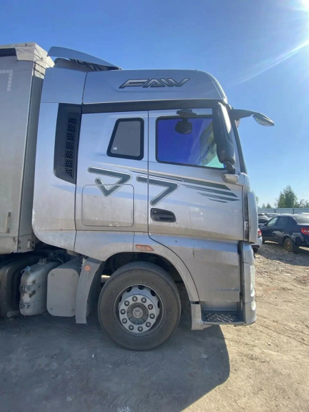 FAW J7 4x2 Седельный тягач CA4180P77K25E5 — Б/У, 2023 г.