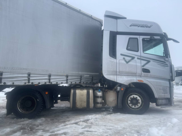 FAW J7 4x2 Седельный тягач CA4180P77K25E5 — Б/У, 2023 г.