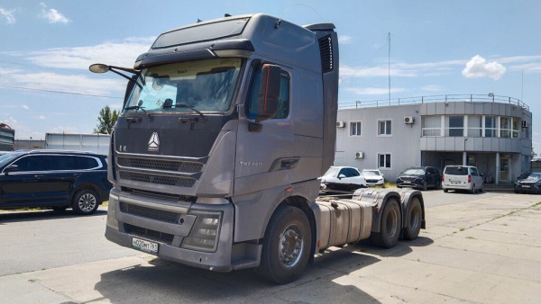 SINOTRUK ZZ 6x4 Седельный тягач ZZ4257V324HF1B — Б/У, 2022 г.
