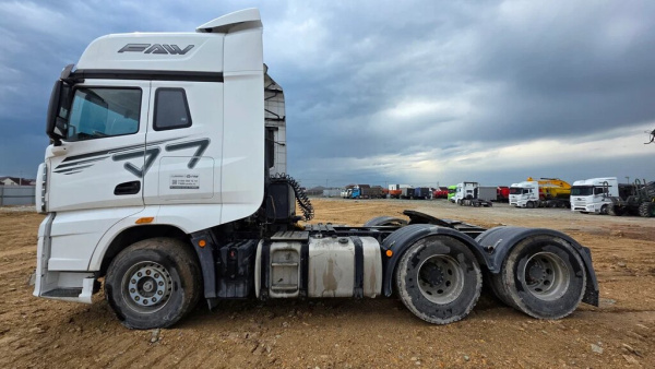 FAW J7 6x4 Седельный тягач CA4250P77K25T1E5 — Б/У, 2023 г.