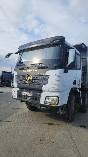 Shacman SX33186V366 — Б/У, 2022 г. (Артем, 100000 км)
