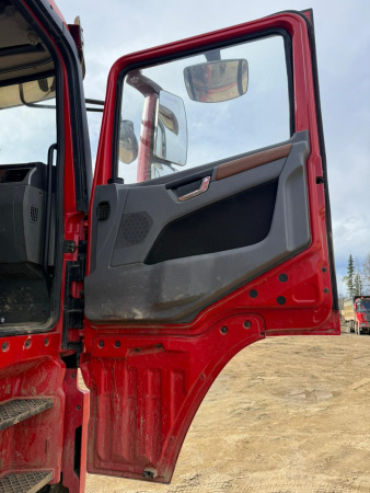 Shacman (Shaanxi) SX 6x6 Седельный тягач SX42586V385 — Б/У, 2023 г.