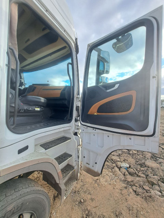 Shacman (Shaanxi) SX 4x2 Седельный тягач SX4188YY381 — Б/У, 2023 г.