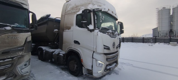 Shacman (Shaanxi) SX 4x2 Седельный тягач SX4188YY381 — Б/У, 2024 г.
