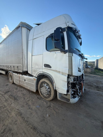 Shacman (Shaanxi) SX 4x2 Седельный тягач SX4188YY381 — Б/У, 2023 г.