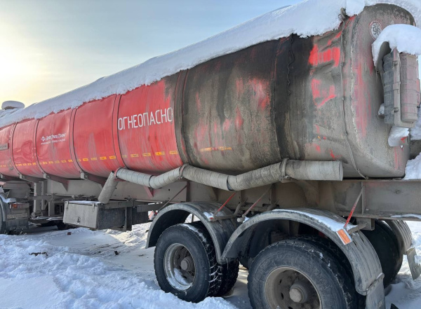 УралСпецТранс 94657L (Бензовоз) — Б/У, 2023 г.