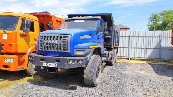 ПРОИЗВОДСТВЕННАЯ КОМПАНИЯ УНИВЕРСАЛЬНОЙ СПЕЦТЕХНИКИ 4679 на шасси Ural NEXT 5557 6x6 Самосвал 4679G2 — Б/У, 2023 г.