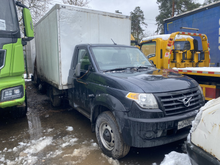 UAZ Промтоварный фургон Стандарт двускатный мост 4х2 2.7 5MT — Б/У, 2018 г.